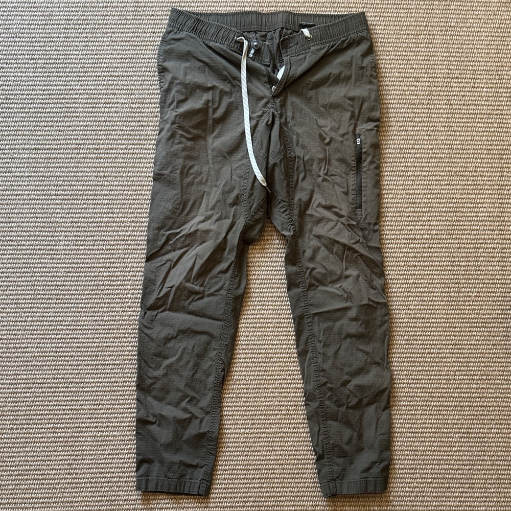 Vuori Green Ripstop Pants